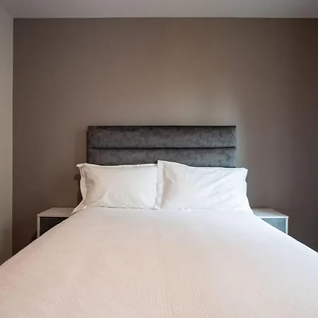 Modern 2Br With Balcony Next To The City Airport Bhd - Free Parking Belfast Exterior photo
