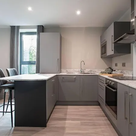 Modern 2Br With Balcony Next To The City Airport Bhd - Free Parking Belfast Exterior photo