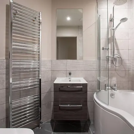 Modern 2Br With Balcony Next To The City Airport Bhd - Free Parking Belfast Exterior photo