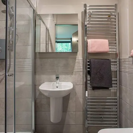 Modern 2Br With Balcony Next To The City Airport Bhd - Free Parking Belfast Exterior photo