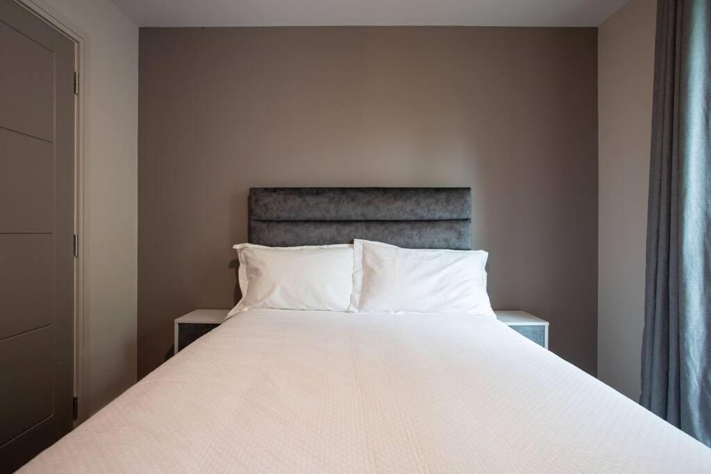 Apartment Modern 2br With Balcony Next To The Airport Bhd - Free Parking *
